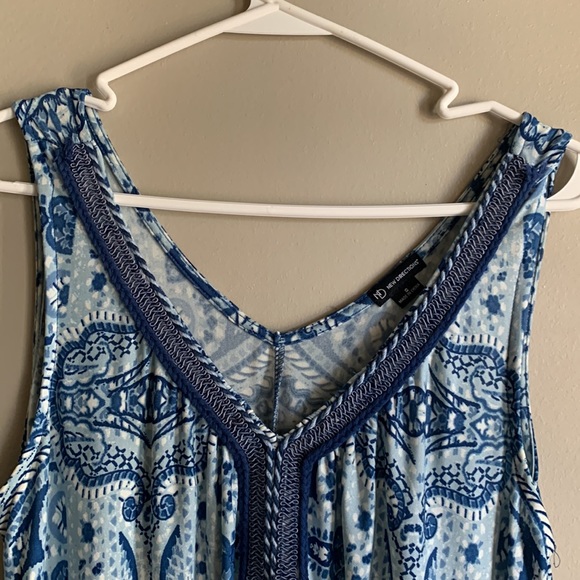 New Directions asymmetrical dress - Picture 8 of 9